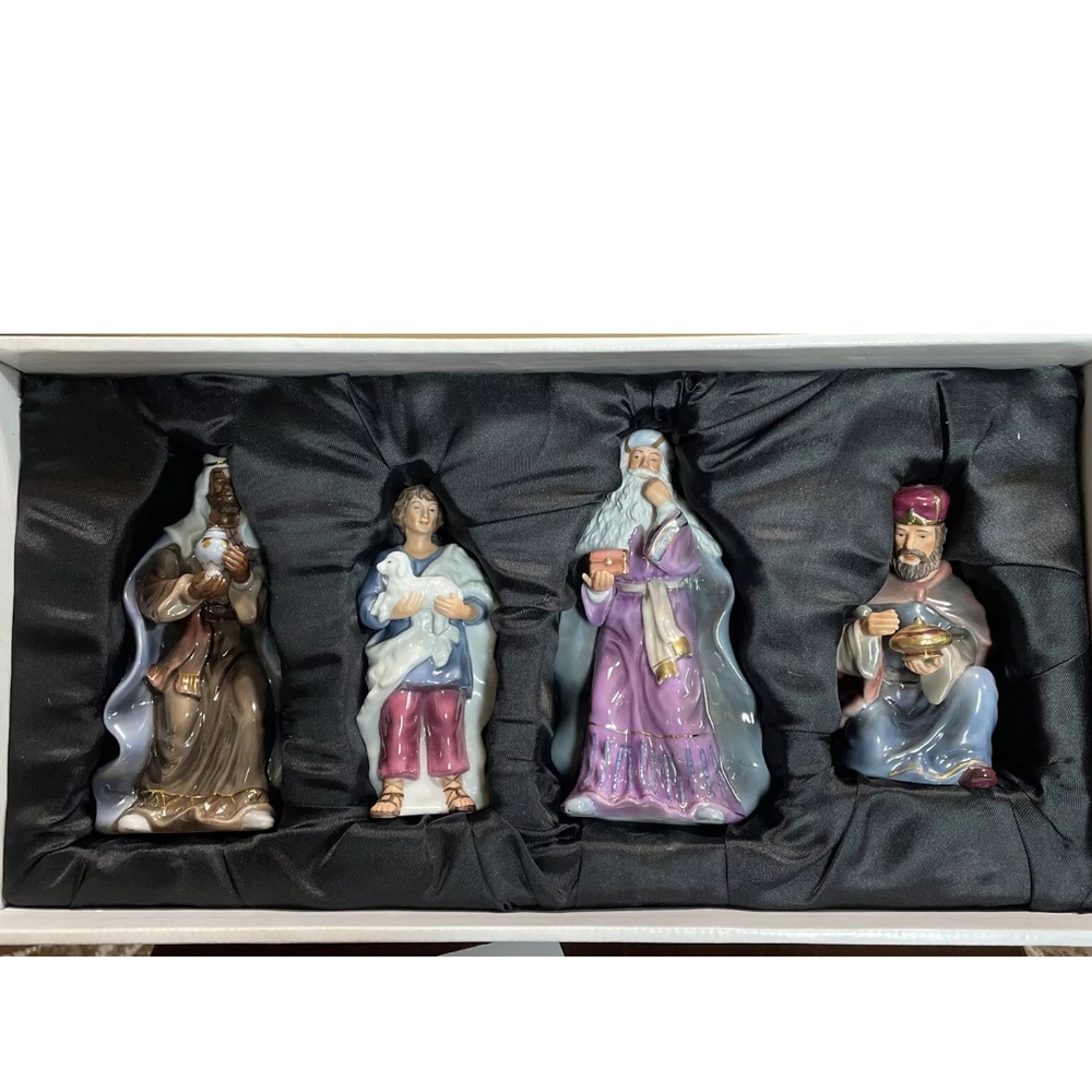 Rare Royal Doulton 4 Kings 2005. Mint Cond Figurines Trimmed in 22 karet Gold